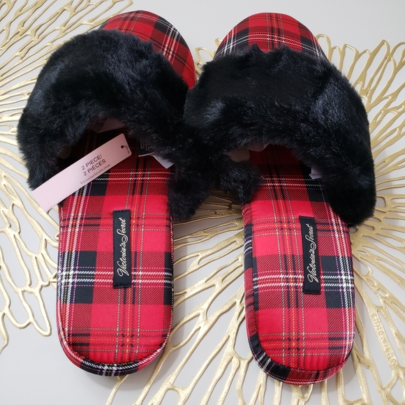 VICTORIA'S Secret Red Plaid Slipper Set NWT - Picture 4 of 13